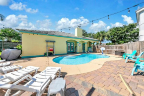 Tropical Dreams sleeps 10 beach access